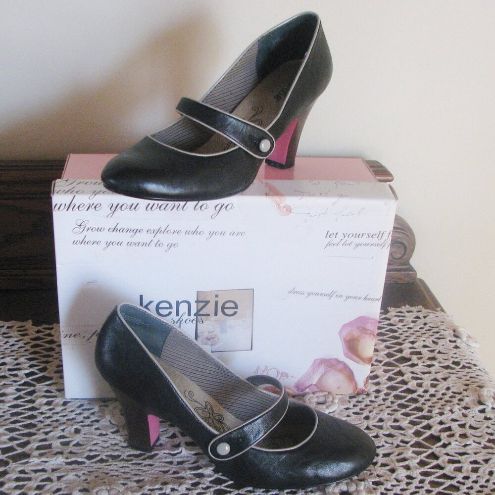Kenzie Cobb Black Leather Mary Jane Heels 8M
